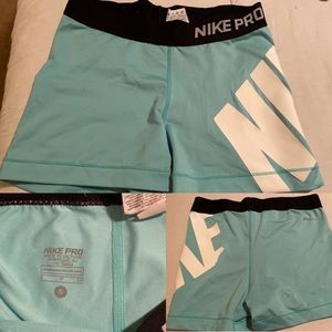Women’s Nike pro shorts size small